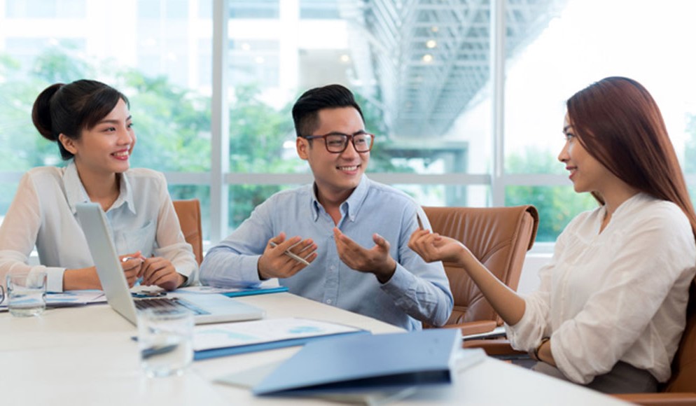 Trao đổi với khách hàng để lên ý tưởng thiết kế