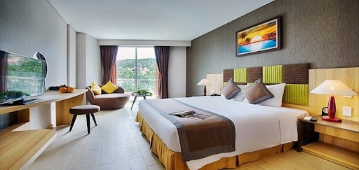Đồ dùng nội thất trong phòng khách sạn