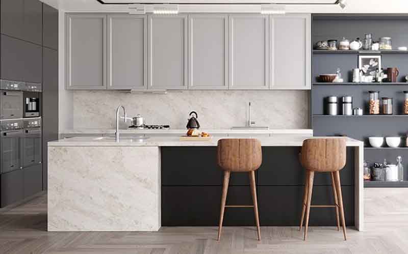 Phòng bếp tone xám trắng cùng chất liệu đá Madreperla sang trọng