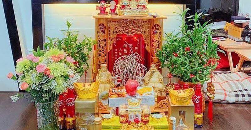 Bàn thờ thần tài được dùng để cầu may mắn cũng như tài lộc trong cuộc sống