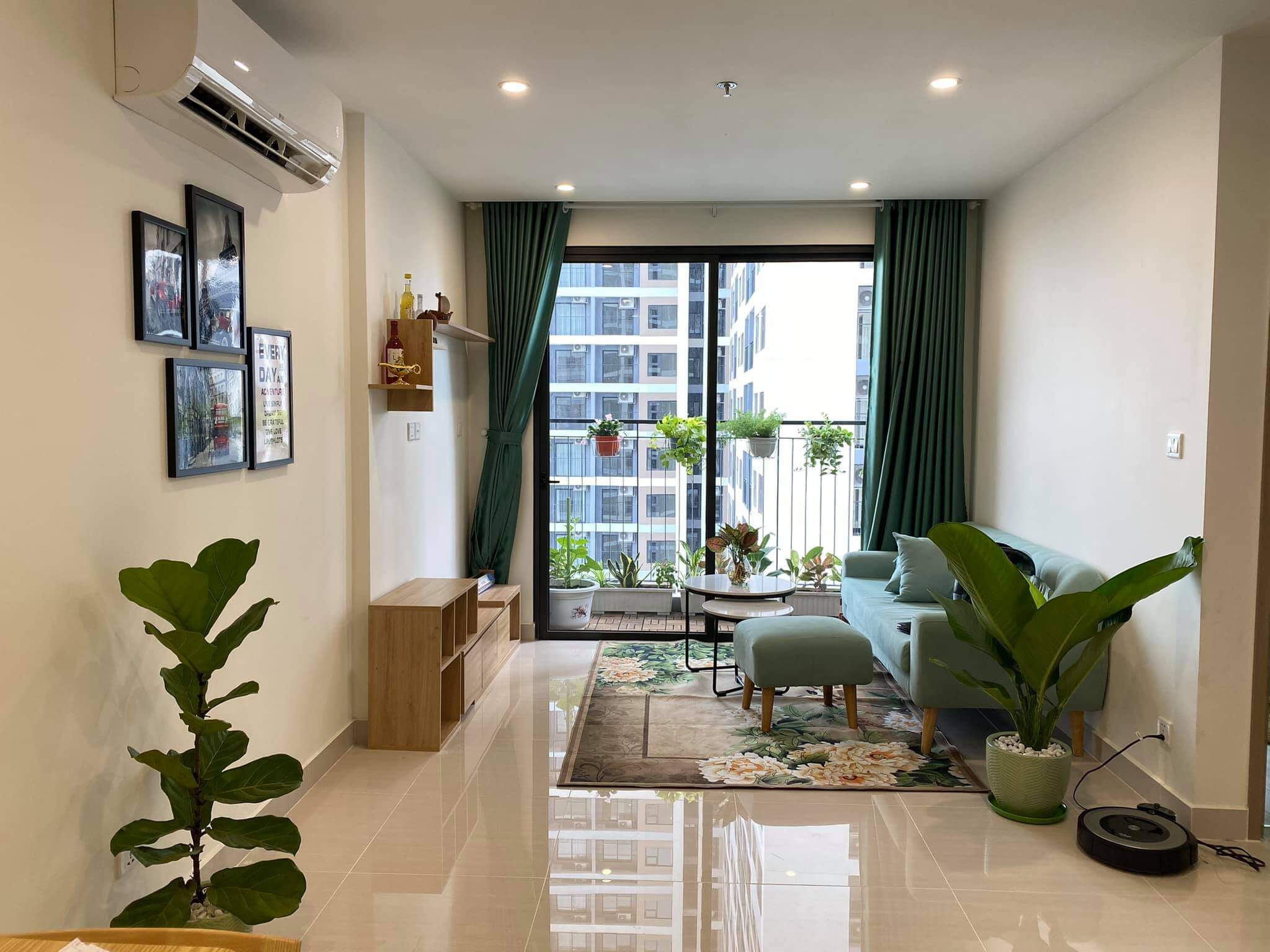 Kết hợp trang trí với các loài cây giúp cho không khí phòng khách trong lành hơn