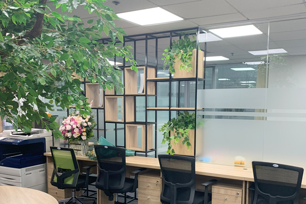Hệ thống cửa kính linh hoạt thường được sử dụng trong thiết kế văn phòng