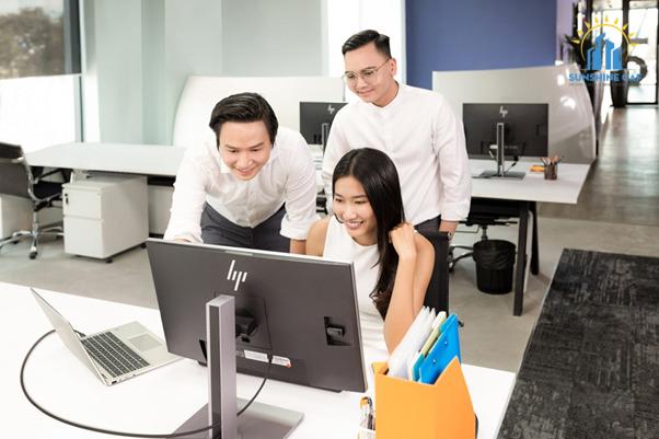 Lấy con người làm trọng tâm